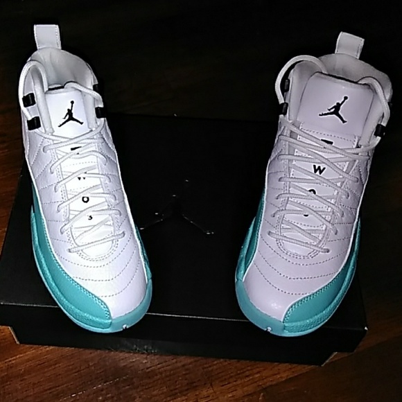 Air Jordan 12 Retro(GS) - Picture 2 of 5